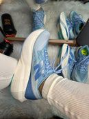 Tênis New Balance Fuelcell feminino